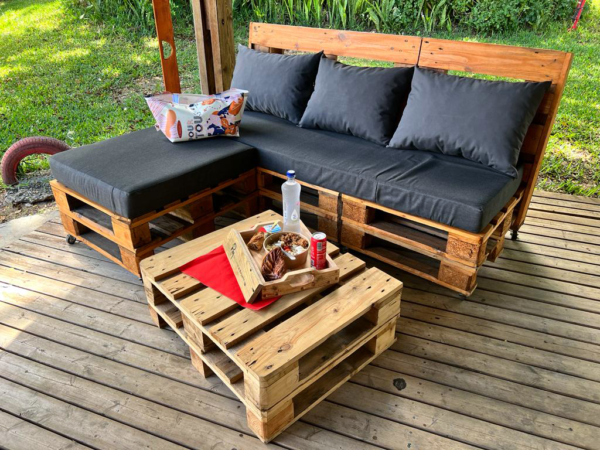Canapé d'angle en bois de palette